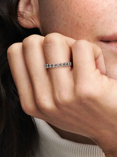 Gereihte Herzen Ring
