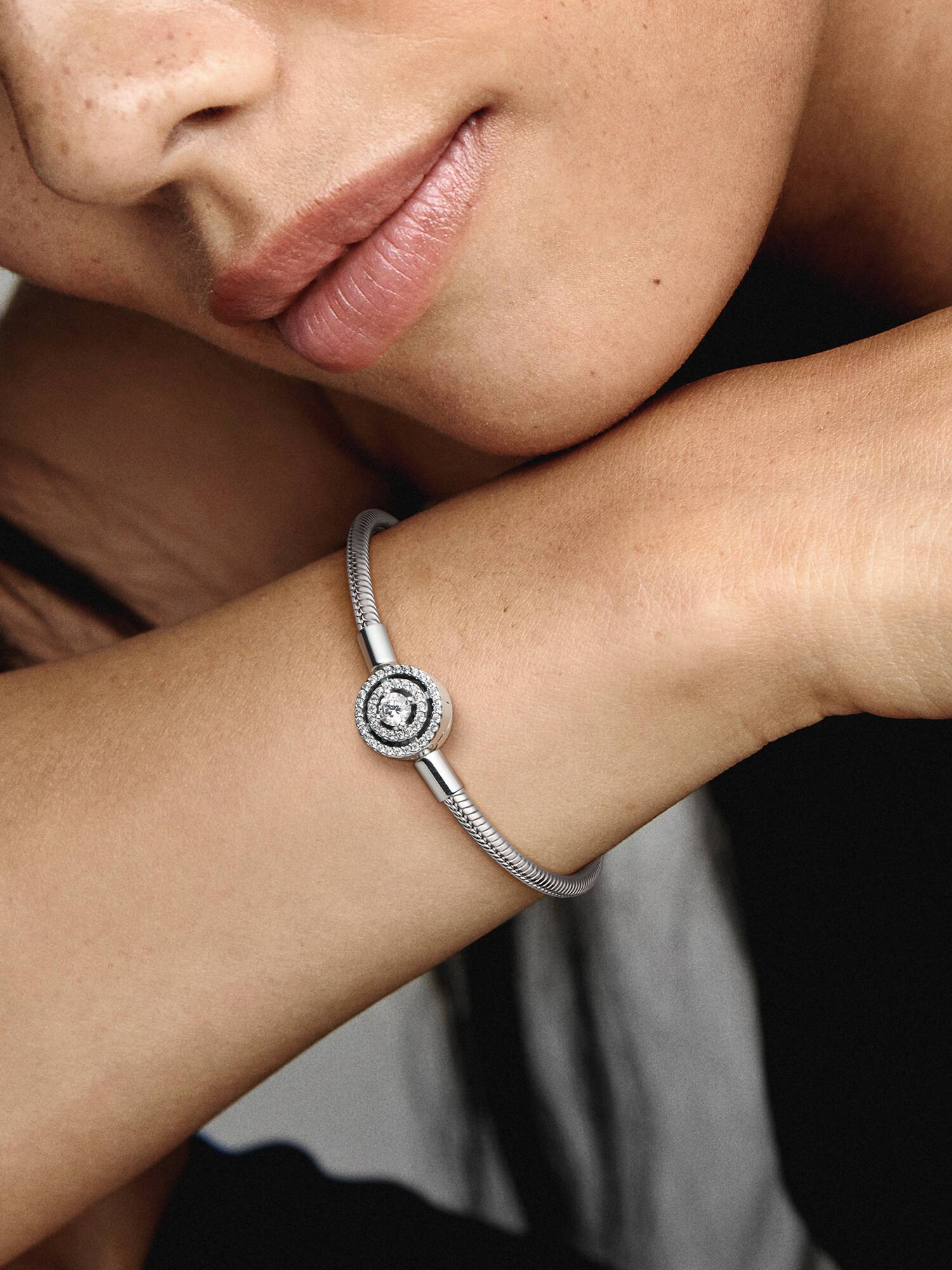 Pandora Moments Strahlenkranz Schlangen-Gliederarmband