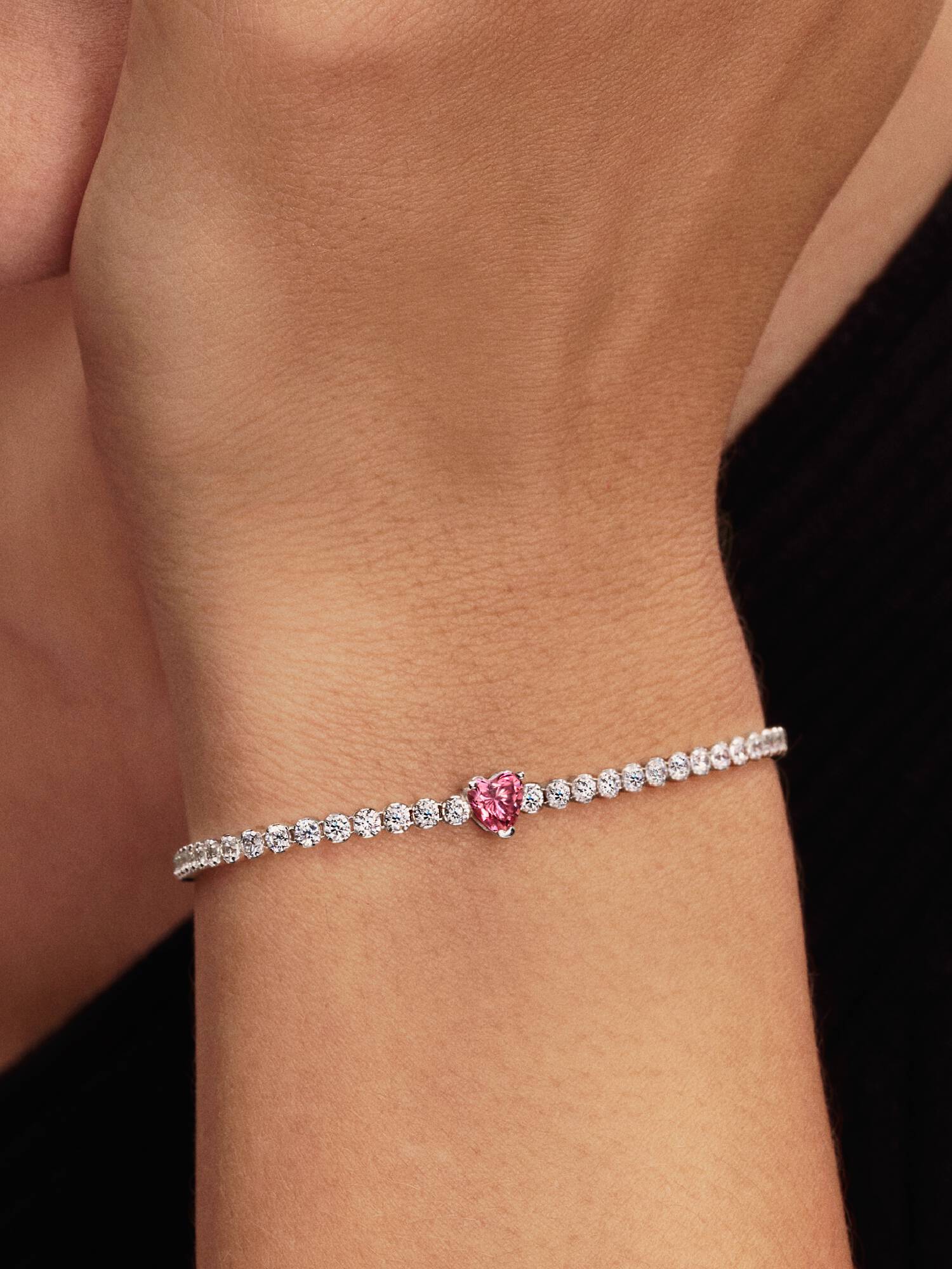 Rosafarbenes Funkelndes Herz Tennisarmband