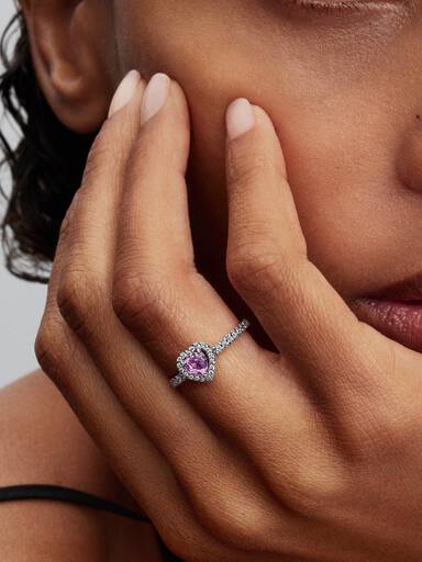 Erhabenes Hellviolettes Herz Ring