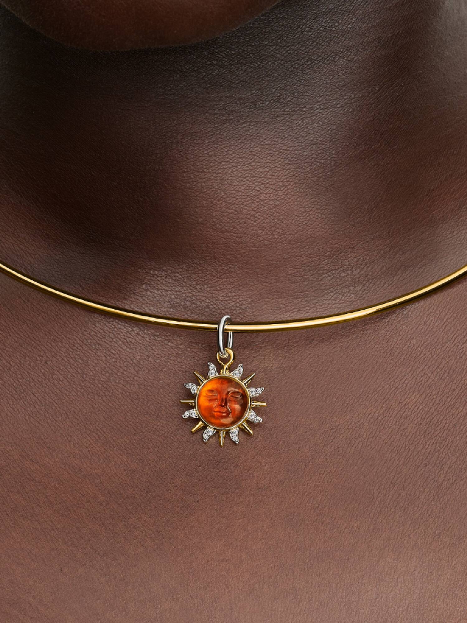 Wirbelnde Sonne Bicolor Charm-Anhänger