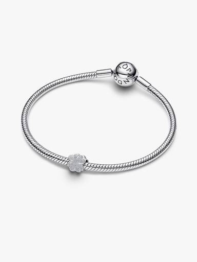 Strukturiertes Kleeblatt Mini-Charm