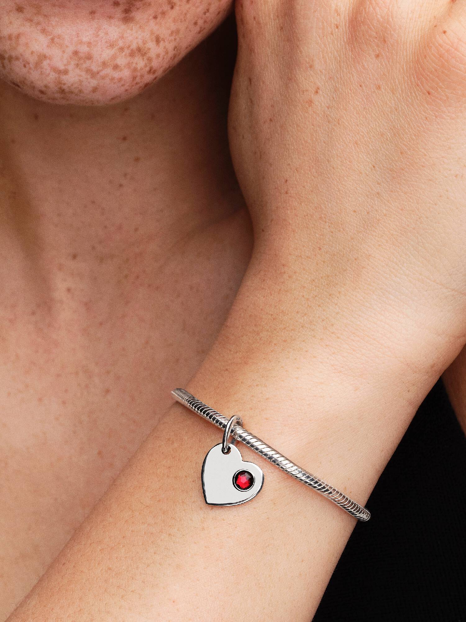 Gravierbares Herz Roter Stein Charm-Anhänger
