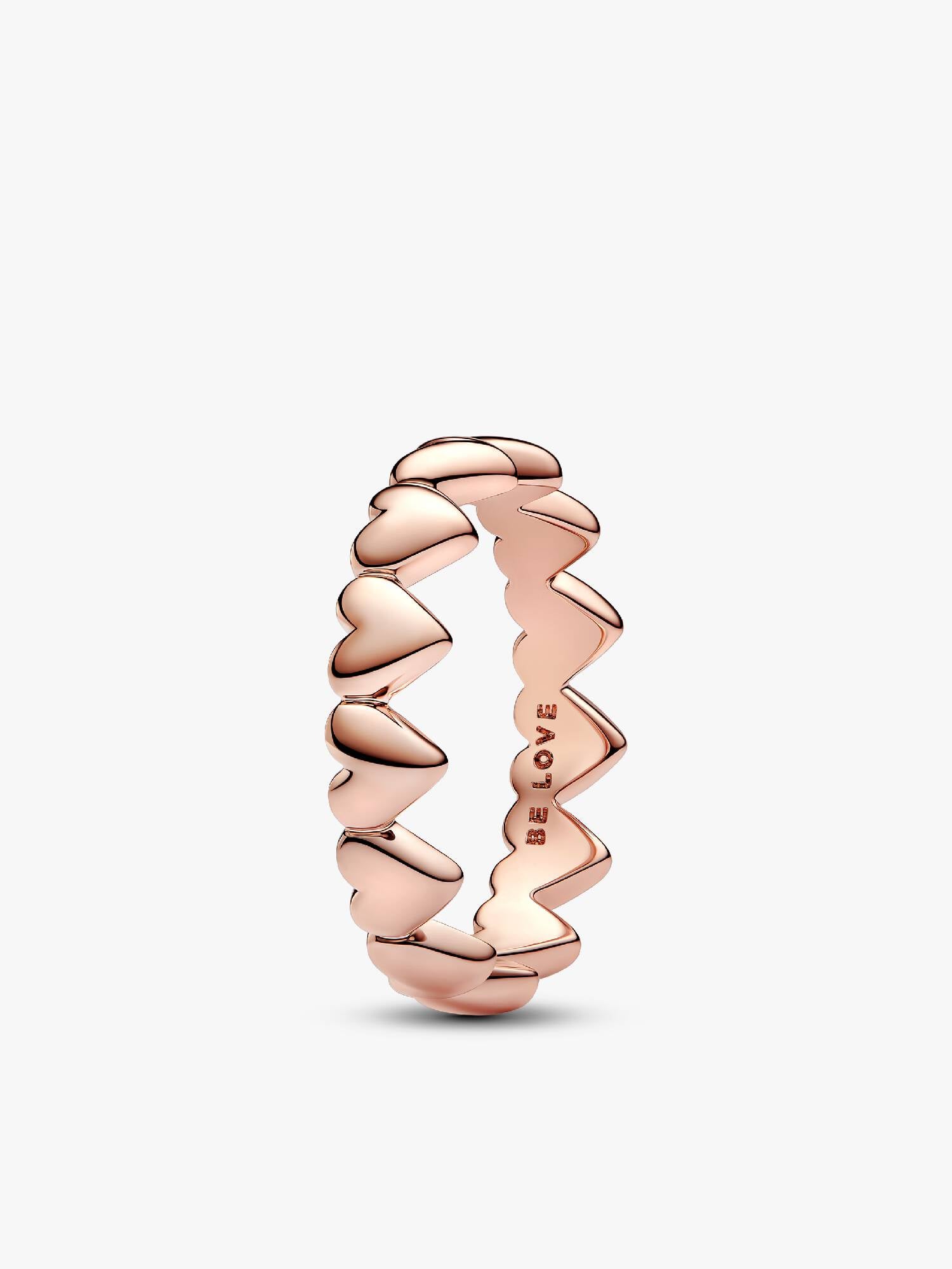 Reihe von Herzen Ring