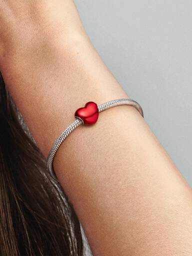 Rotes Metallic-Herz Charm