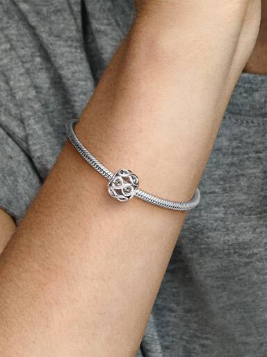 Offen gearbeitetes Unendlichkeits-Charm
