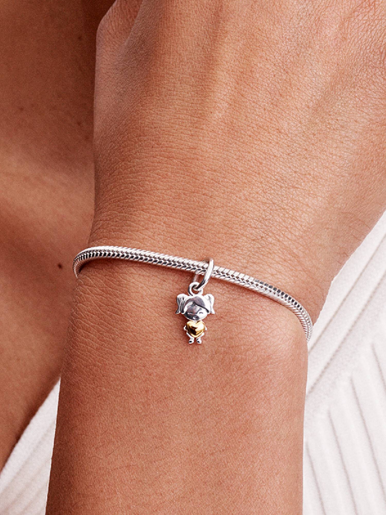 Happy Girl Charm-Anhänger