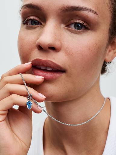 Starke Frauen Schillernder Charm-Anhänger