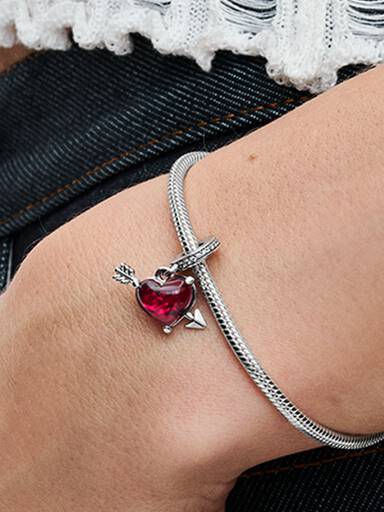 Rotes Herz & Pfeil Murano-Glas Charm-Anhänger