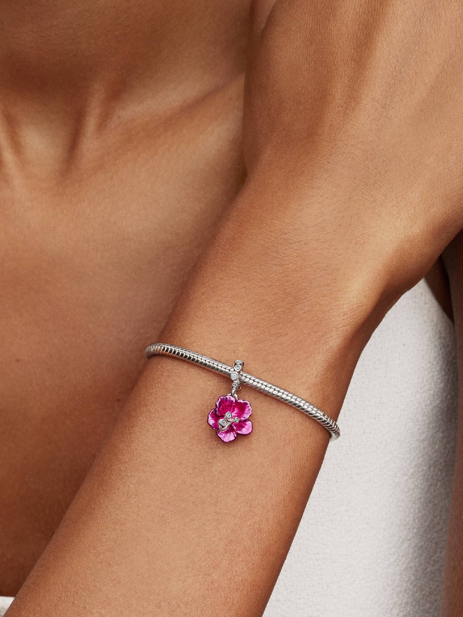 Hibiskus Charm-Anhänger