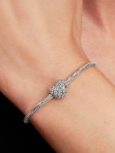 Bridgerton Bienenwabe & Biene Herz Charm