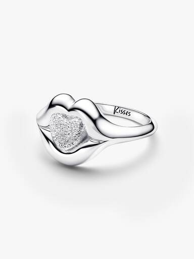 Pat McGrath The Lips of Love Ring