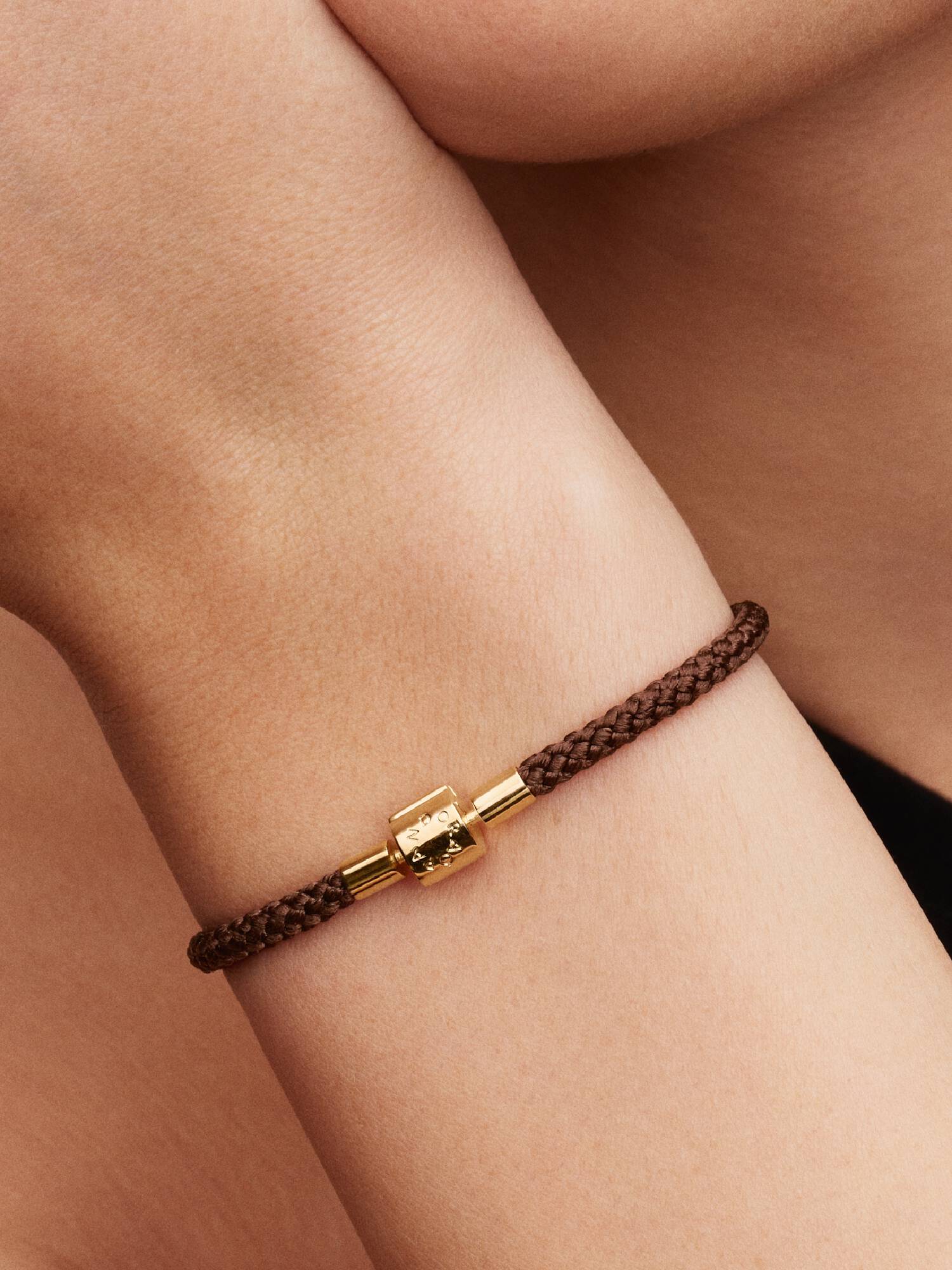 Schimmerndes Braunes Kordel-Armband