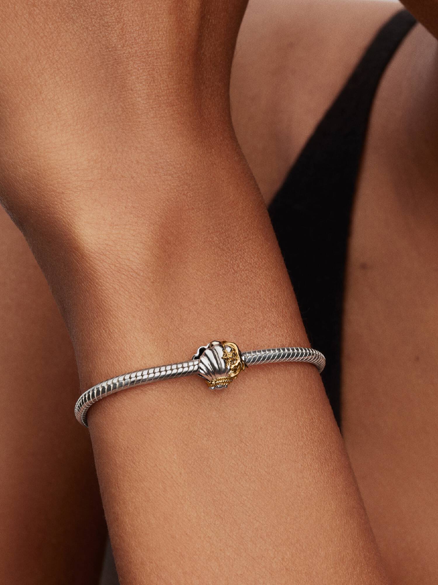 Disney Prinzessin Arielle Muschel Bicolor-Charm mit im Labor gezüchtetem Diamanten