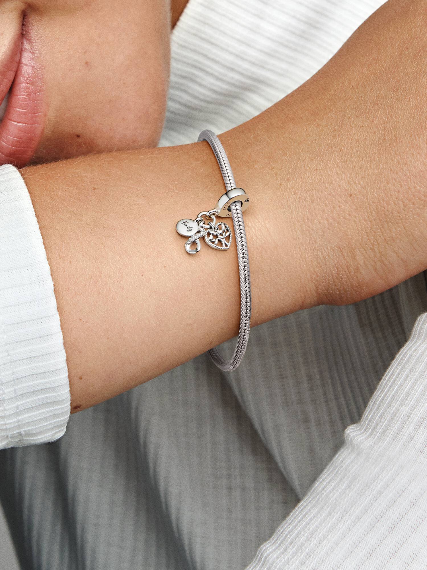 Family Infinity Triple Charm-Anhänger