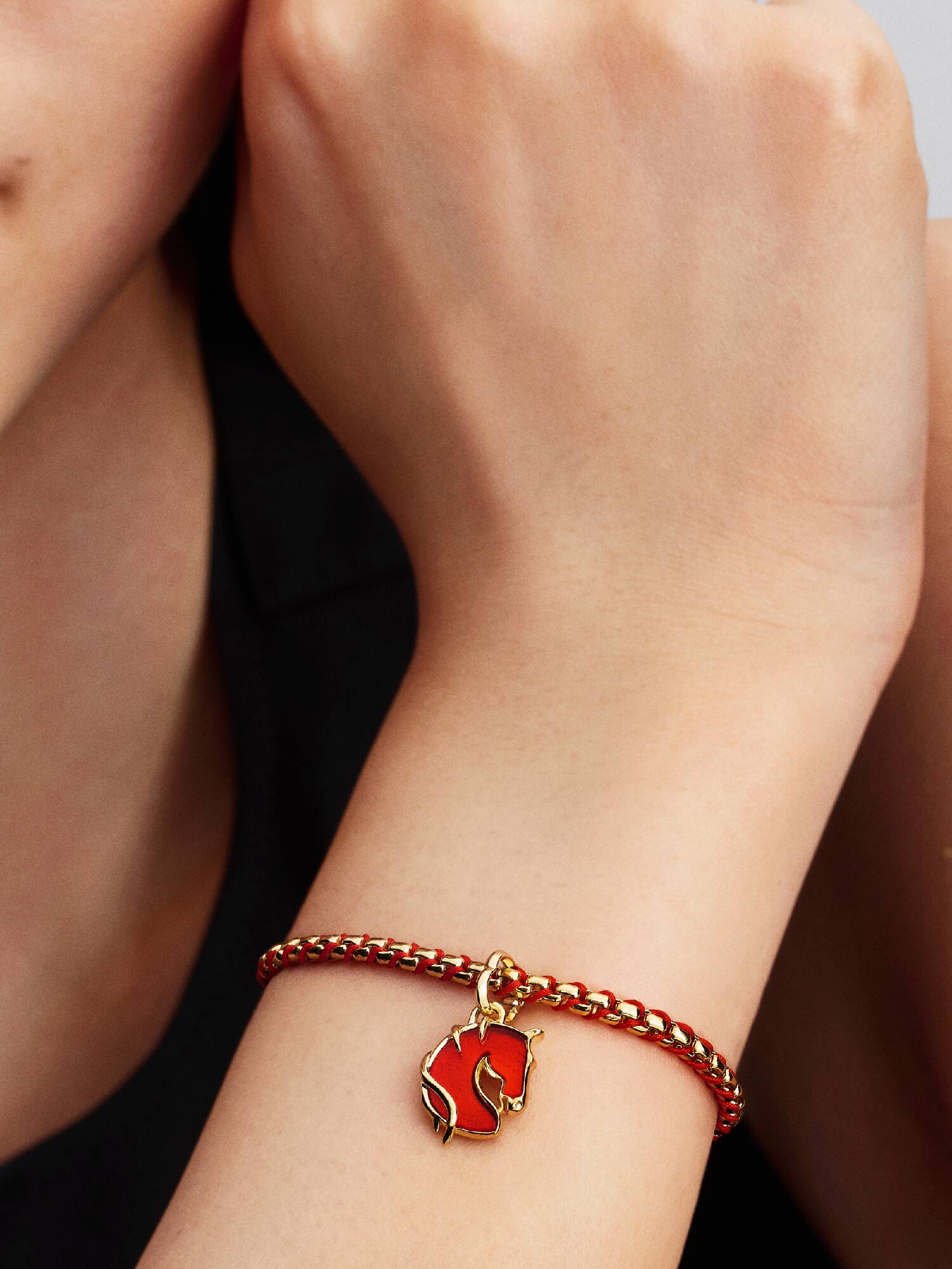 Rotes Feuerpferd Murano-Glas Charm-Anhänger