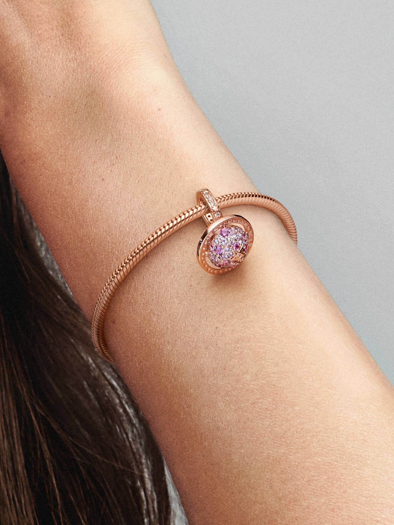 Planet Saturn funkelnder Charm-Anhänger