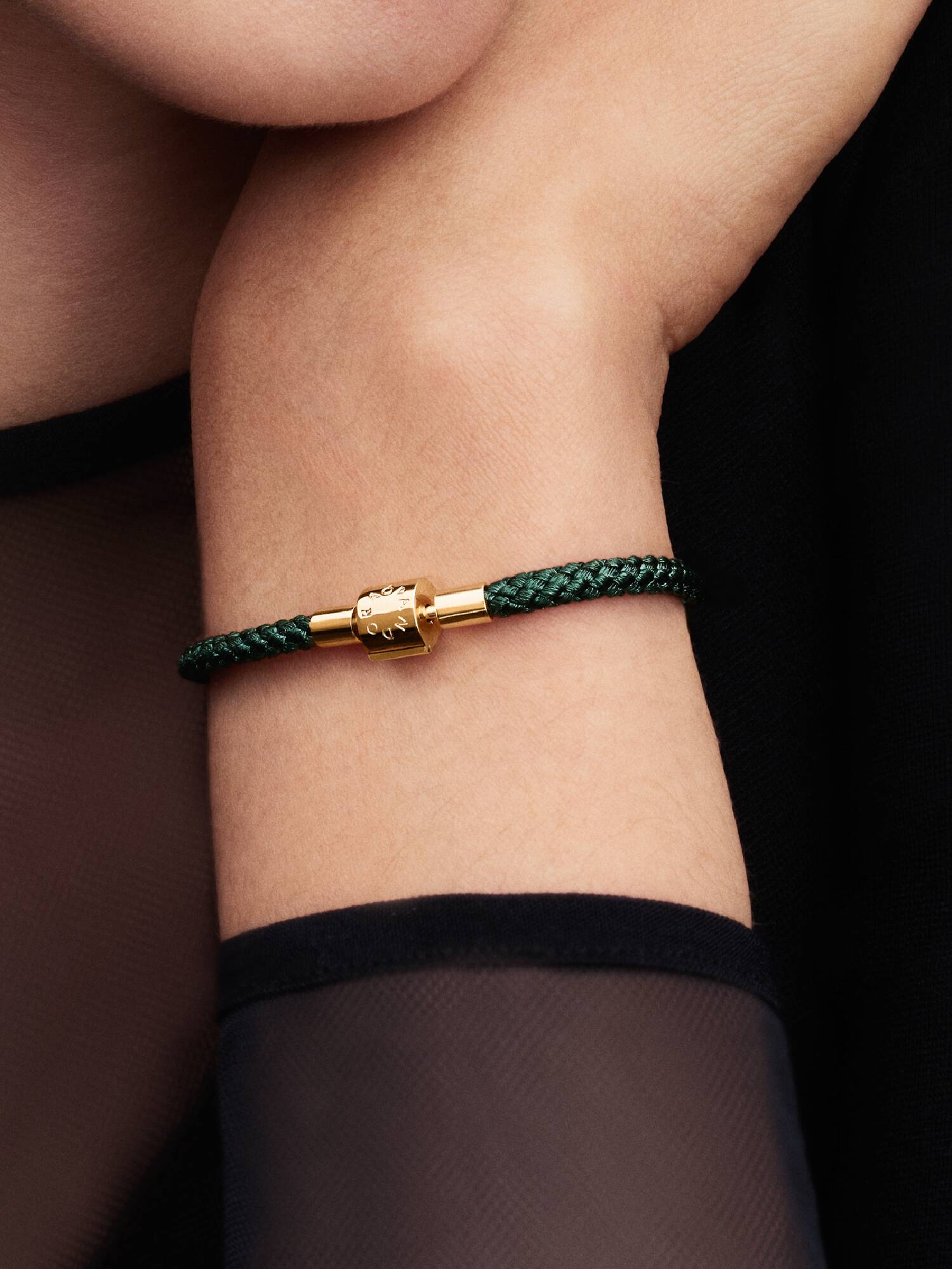 Schimmerndes Grünes Kordel-Armband