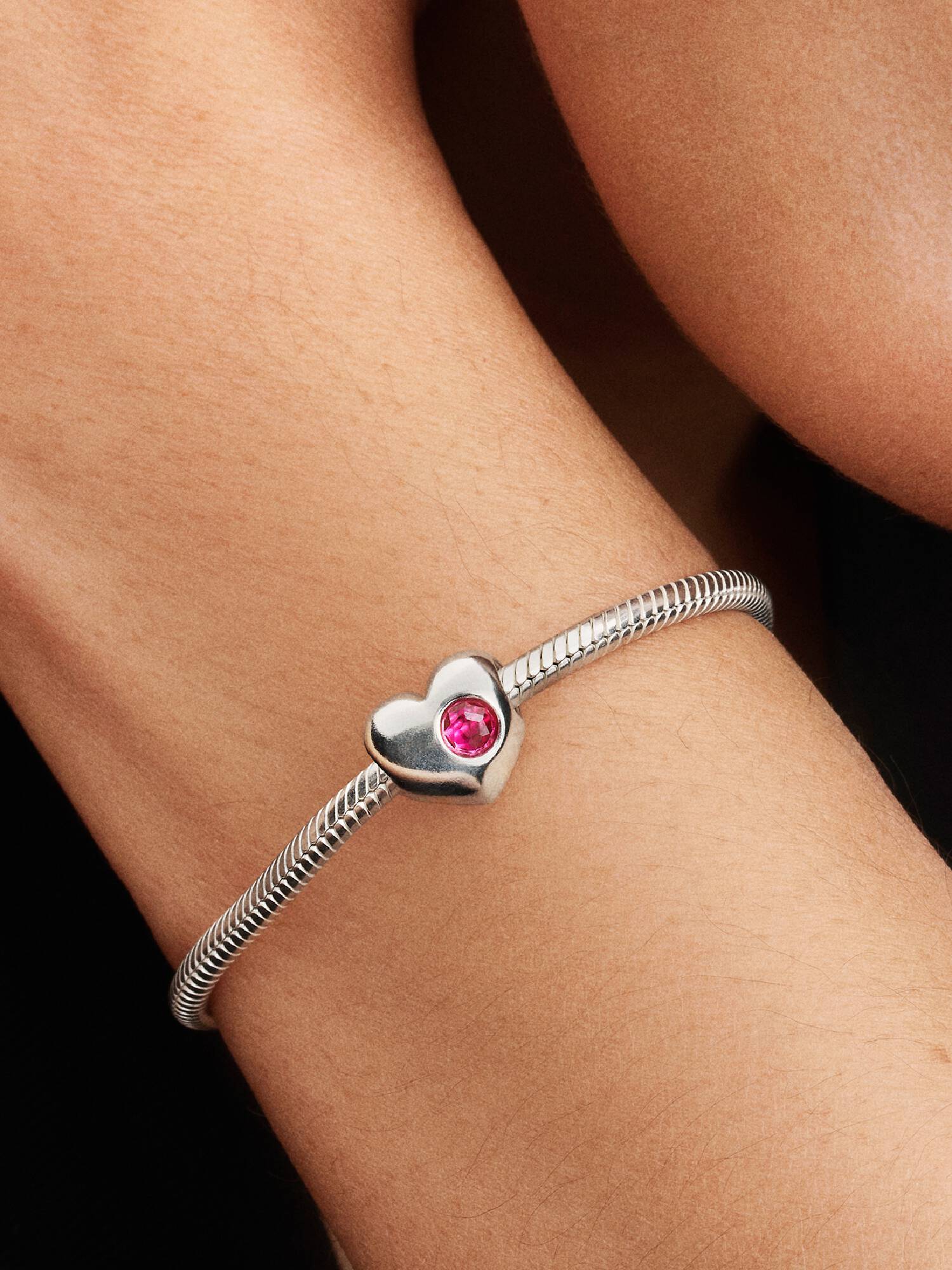 Gravierbares rosafarbenes Stein-Herz Charm