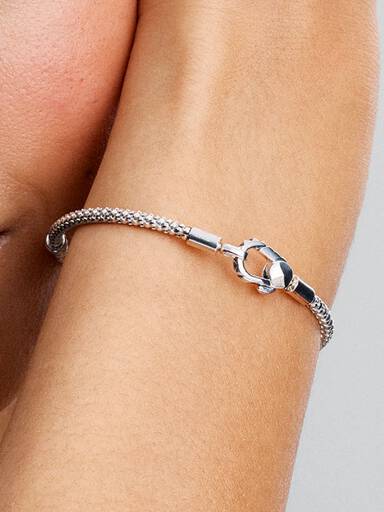 Nietenarmband mit Nietenverschluss