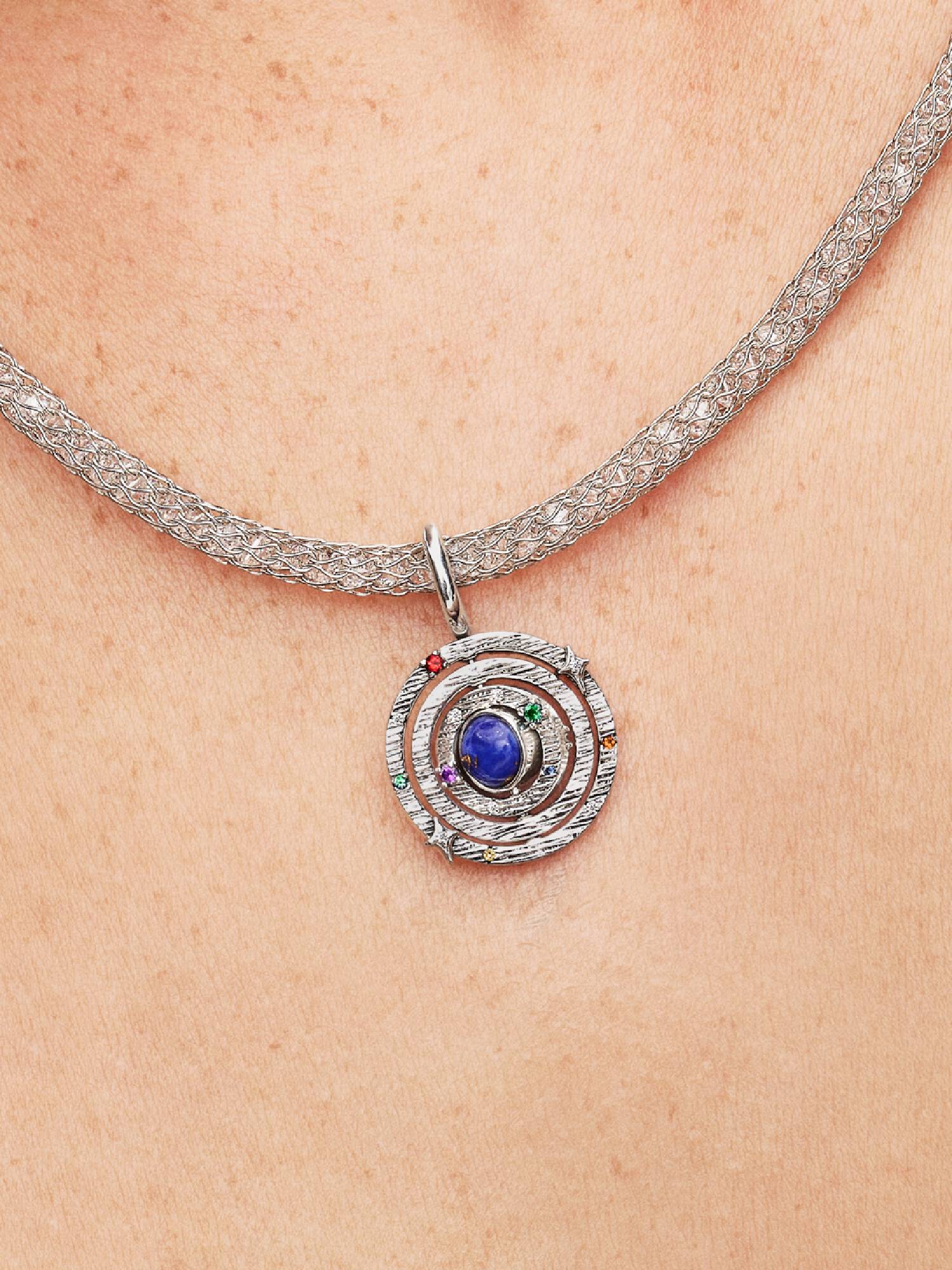 Drehende Armillarsphäre Charm-Anhänger 