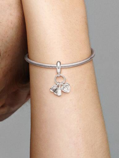 Nuckelflasche und Babyschuhe Charm-Anhänger