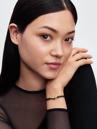 Schimmerndes Grünes Kordel-Armband