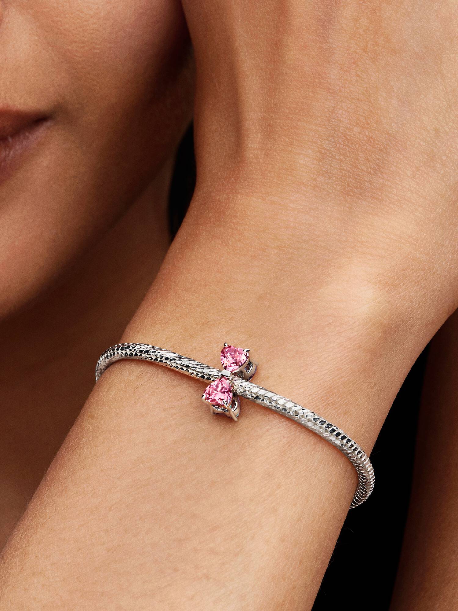 Rosafarbene Schleife Charm