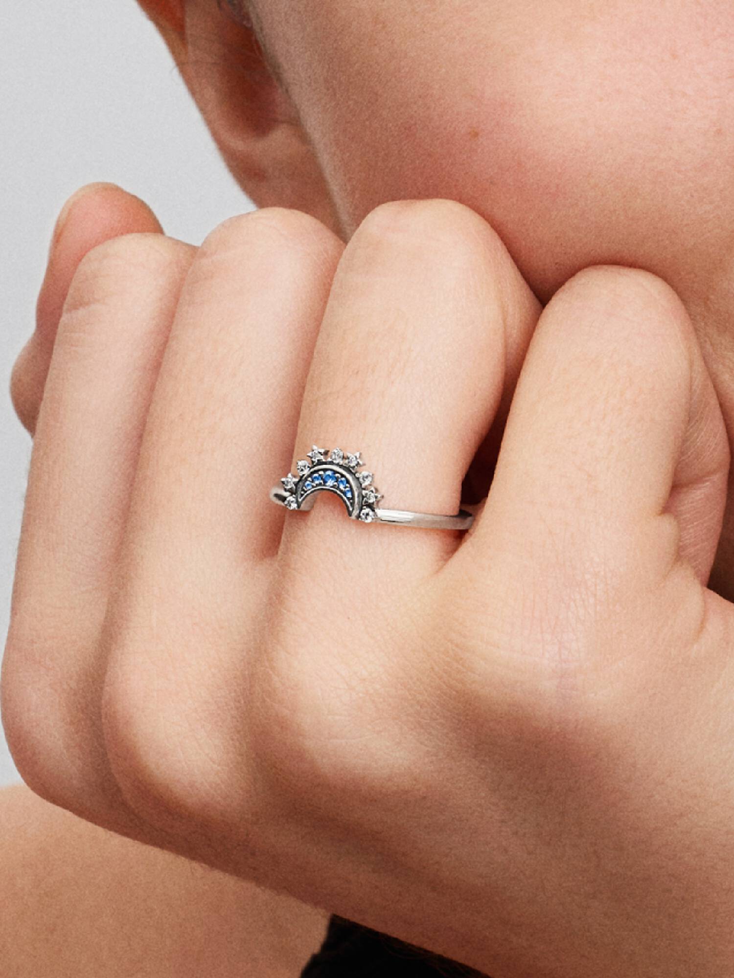 Himmlisch Funkelnder Blauer Mondring