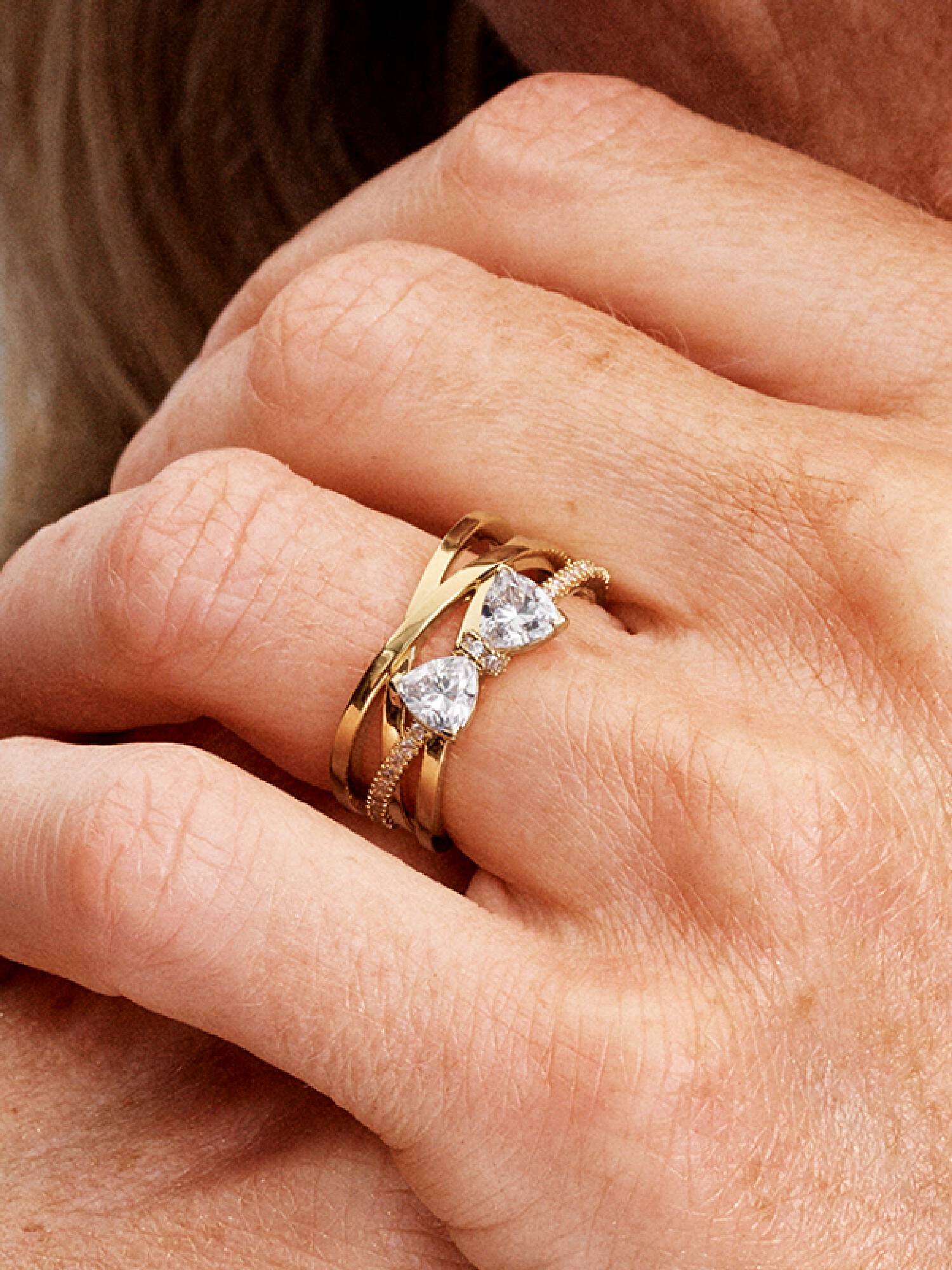 Funkelnde Schleife & Überkreuztes Band Ring