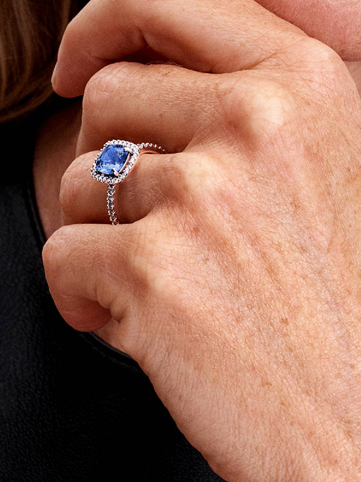 Funkelnder Eckiger Blauer Strahlenkranz Statement-Ring