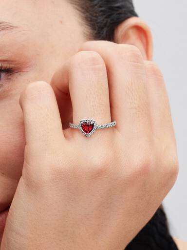 Ausgeprägtes Rotes Herz Ring