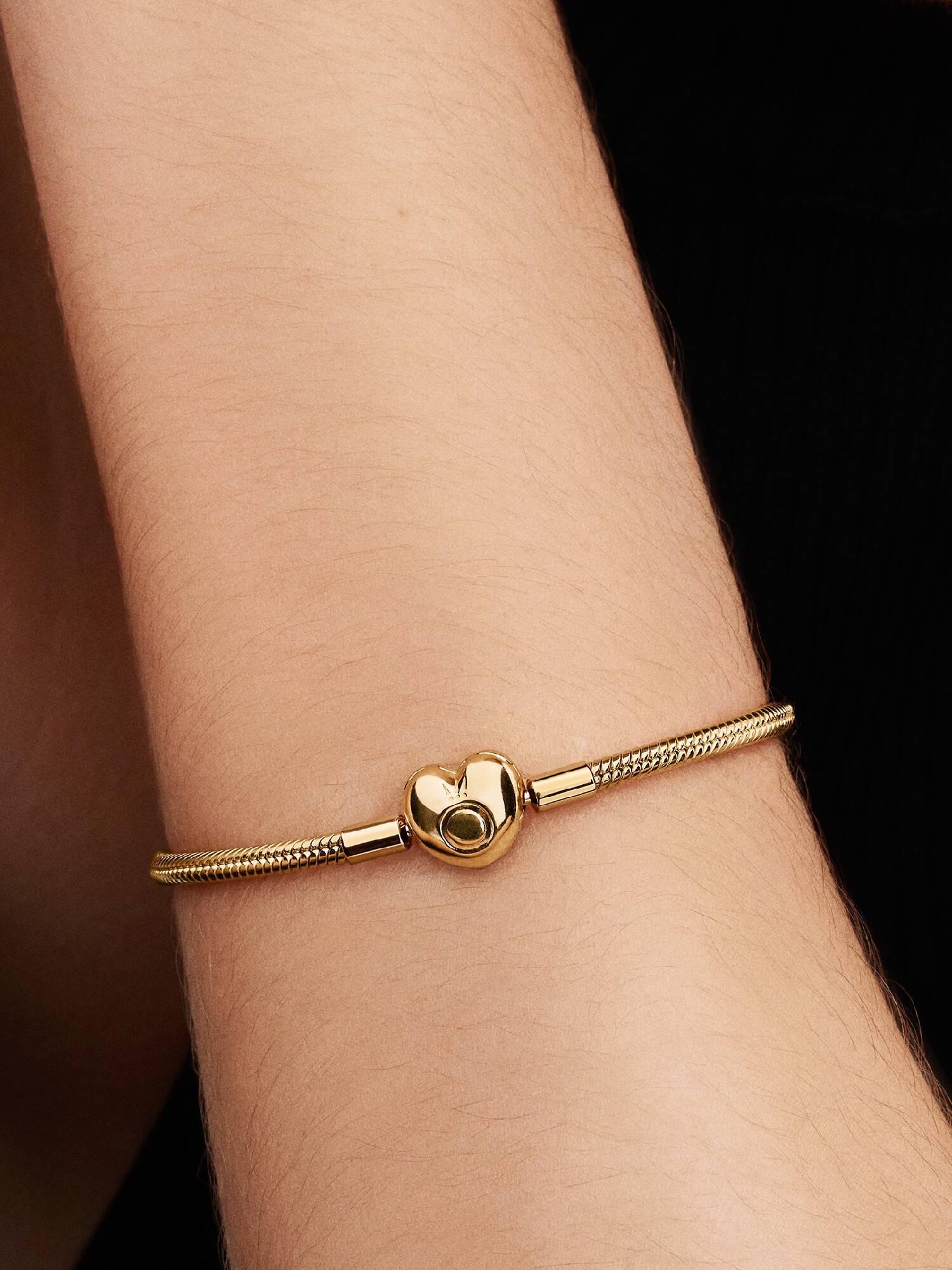 Pandora Moments Schlangen-Gliederarmband mit Herz-Verschluss