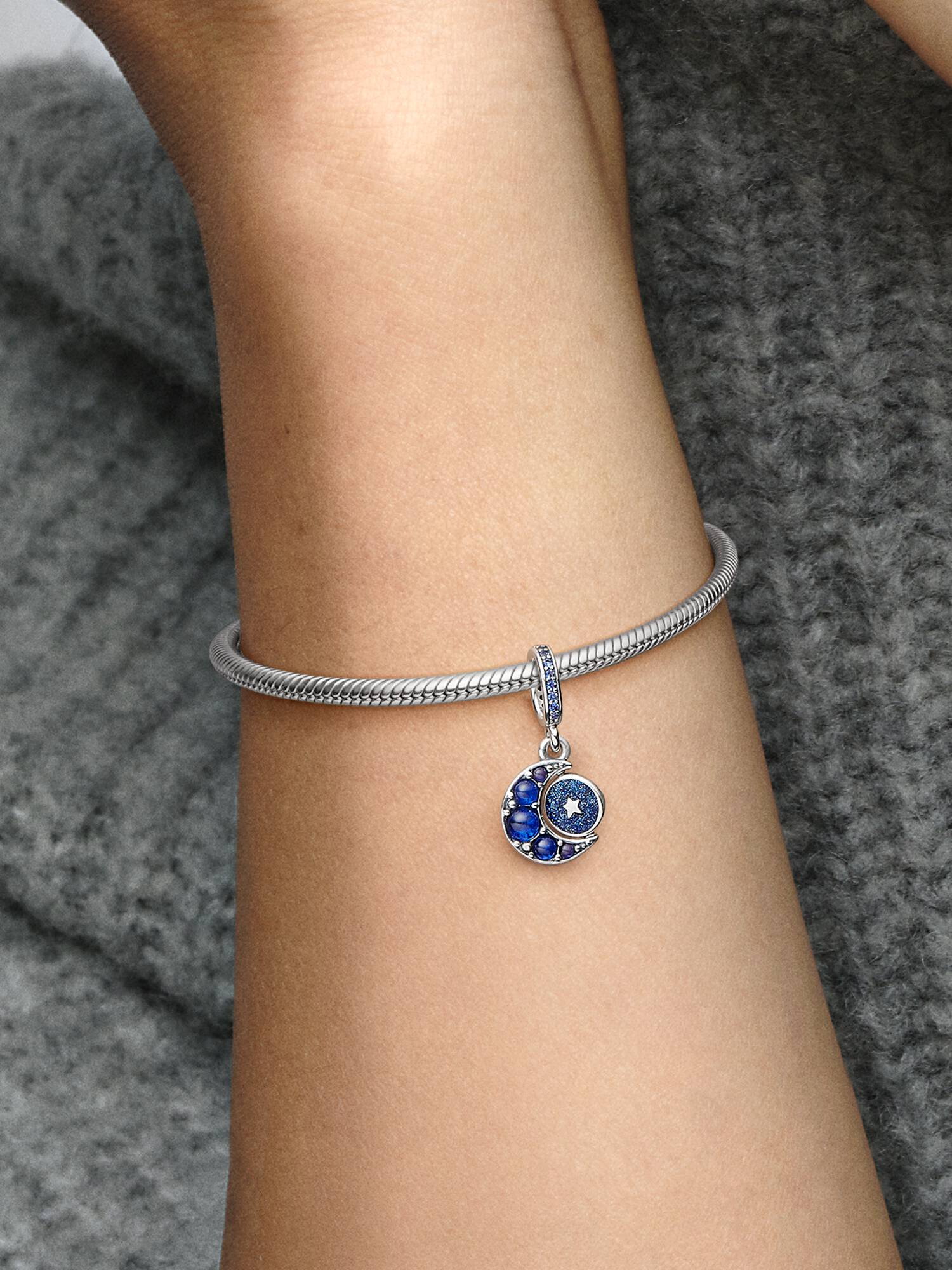 Funkelnder Drehender Mond Charm-Anhänger