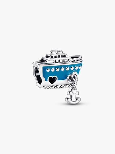 Ankerndes Kreuzfahrtschiff Charm