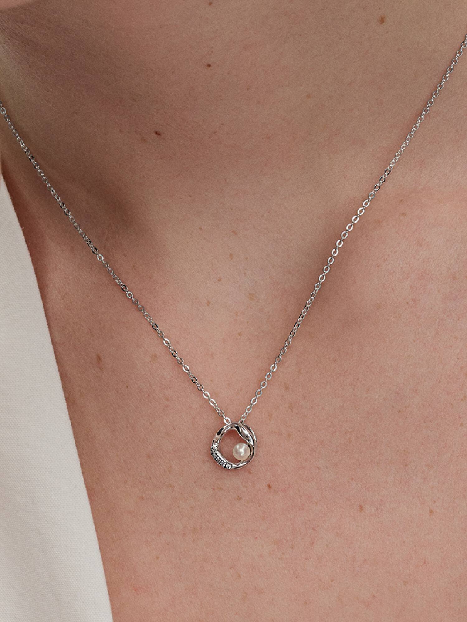Organisch Geformter Pavé Kreis & Behandelte Süßwasserzuchtperlen Collier-Halskette