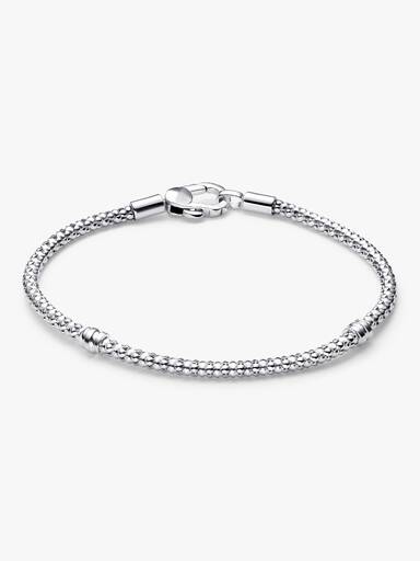 Nietenarmband mit Nietenverschluss