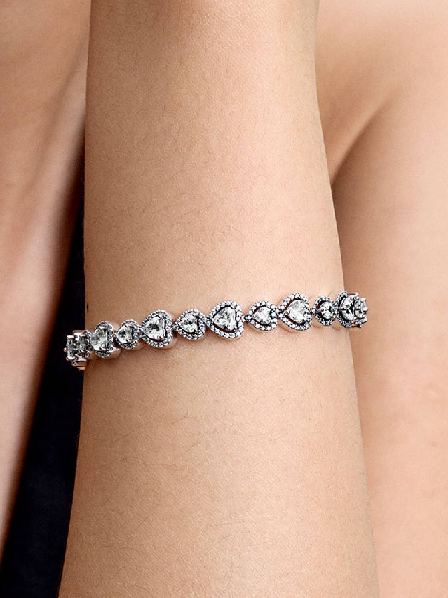 Strahlenkranz Herzen Armband