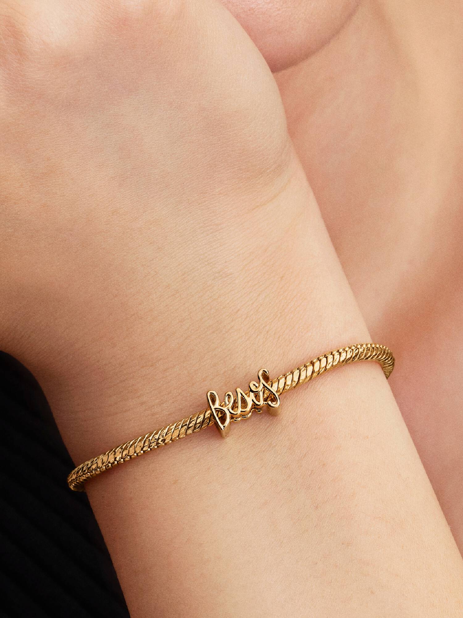 Besos Schrift Charm
