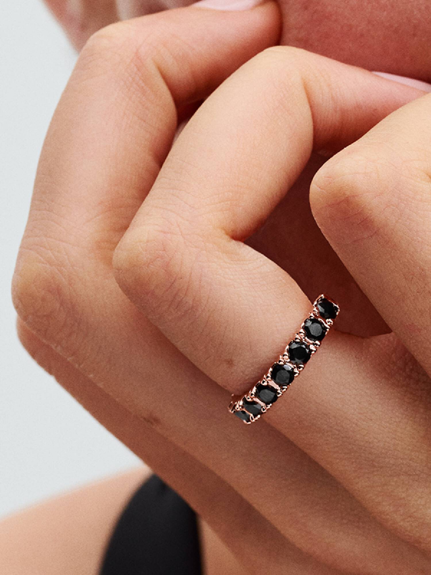 Schwarze Funkelnde Reihe Ewigkeitsring
