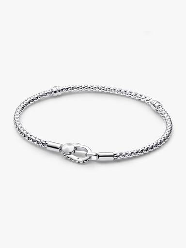 Nietenarmband mit Nietenverschluss